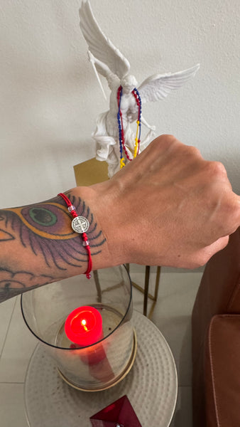 PULSERA MEDALLA DE SAN BENITO HILO ROJO