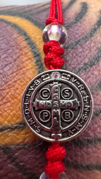 PULSERA MEDALLA DE SAN BENITO HILO ROJO