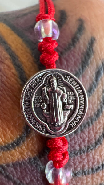 PULSERA MEDALLA DE SAN BENITO HILO ROJO