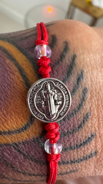 PULSERA MEDALLA DE SAN BENITO HILO ROJO