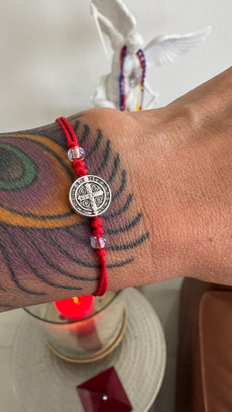 PULSERA MEDALLA DE SAN BENITO HILO ROJO