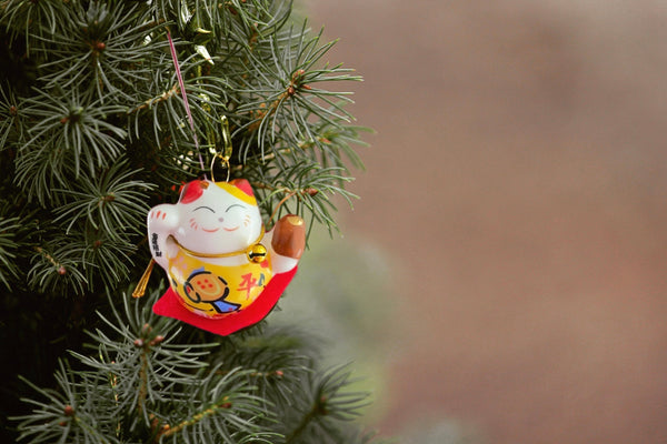 MANEKI NEKO o GATO DE LA SUERTE PARA TU ÁRBOL DE NAVIDAD