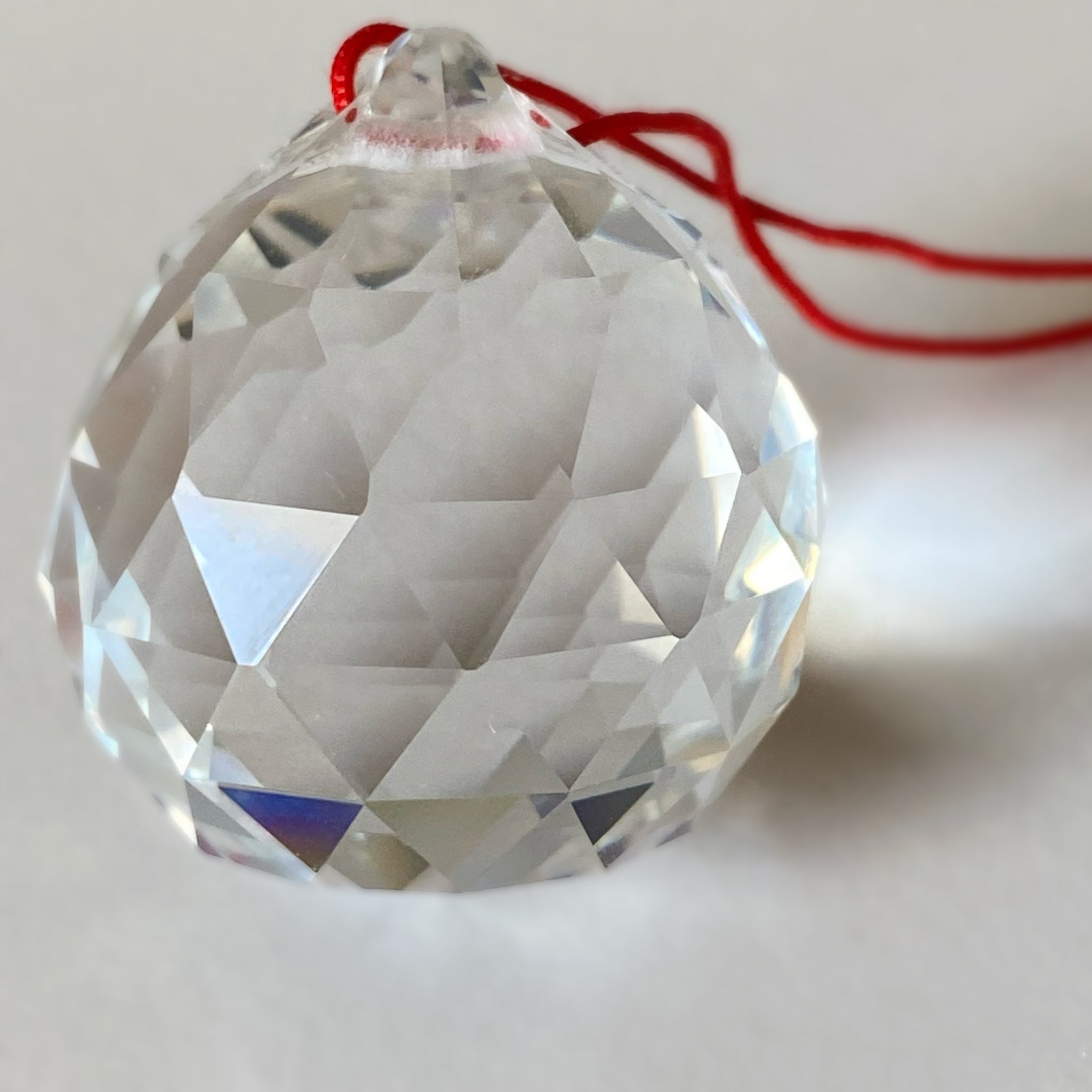 Bola de Cristal Facetada BLANCA - TRANSPARENTE Feng Shui para la Zona de la Riqueza